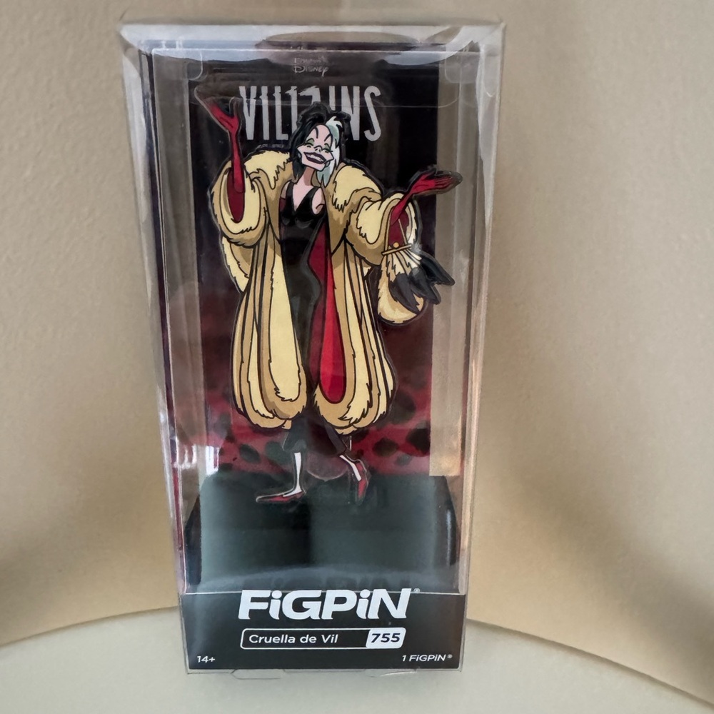 Disney 101 Dalmatians, Cruella de Vil Figpin